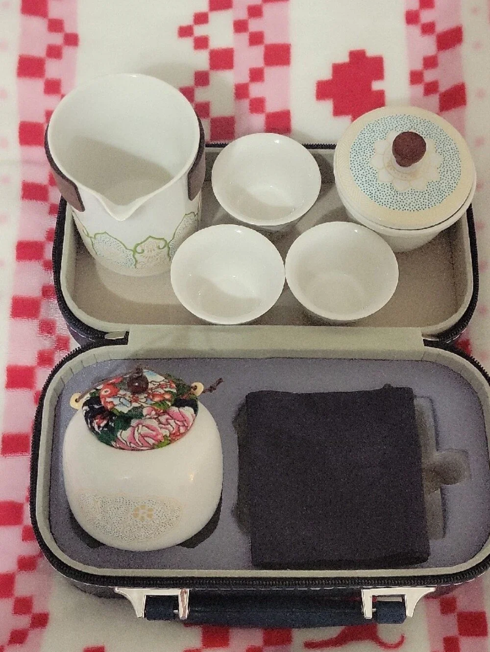 Ceramic Travel Tea Set - White and Beige